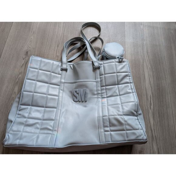 Steve Madden Quilted Light Ice Blue Tote Bag With Round Coin Pouch - Picture 2 of 10